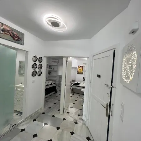 Fascinante Hogar En Cabo Pino En アパート マルベーリャ